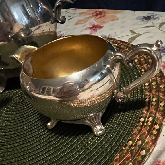 Wm Rogers Finest Quality International Company Silver Teapot, Sugar & Cream - Picture 9 of 16